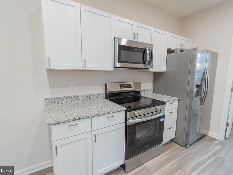 215 King St W #C — Photo 10