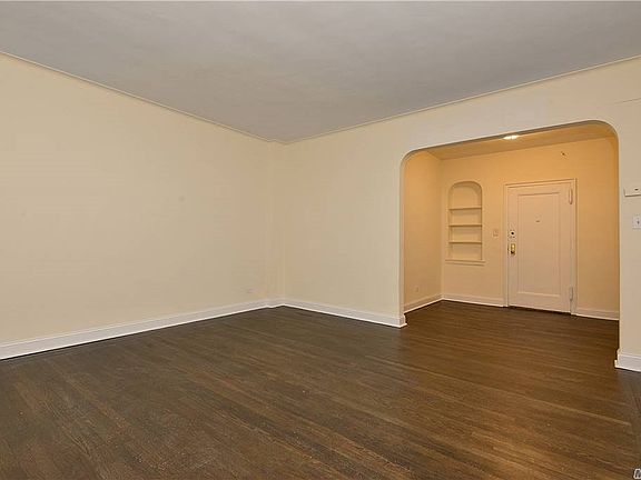 4th image of 15501 90th Ave APT 1T