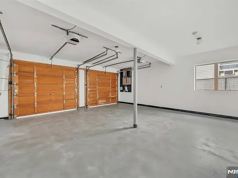 245 Wilson Ave — Photo 19