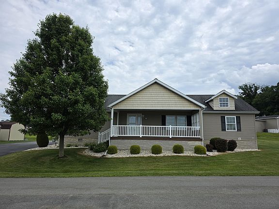 Exterior Image-1-Skyline 203A Whispering Pines