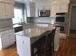 888 Riverwatch Dr, Crescent Springs, KY 41017