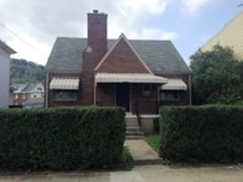 Exterior Front with hedges for complete privacy.