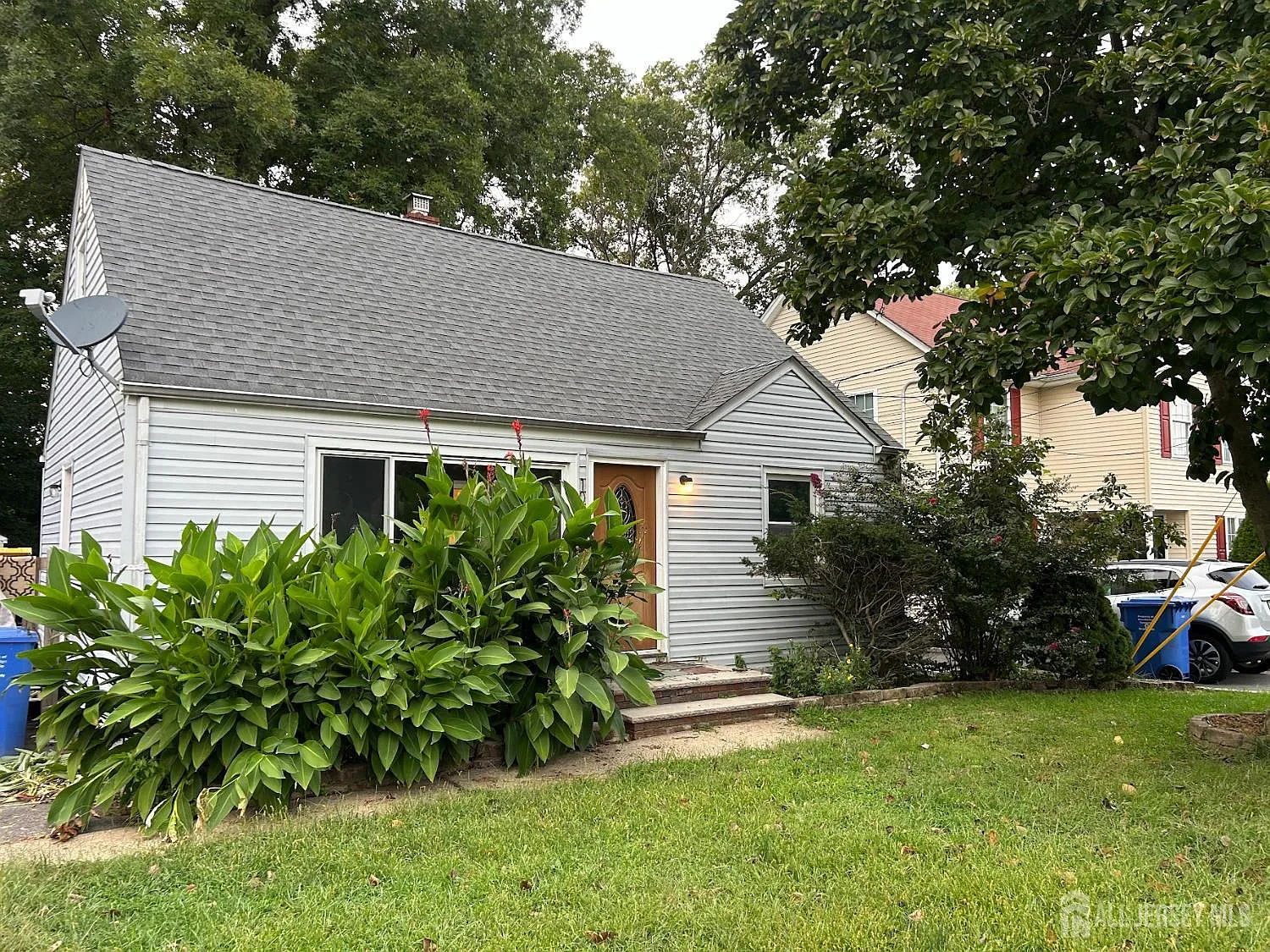 3 bed, 1.0 bath, 1008 sqft, $2,800 — Photo 1