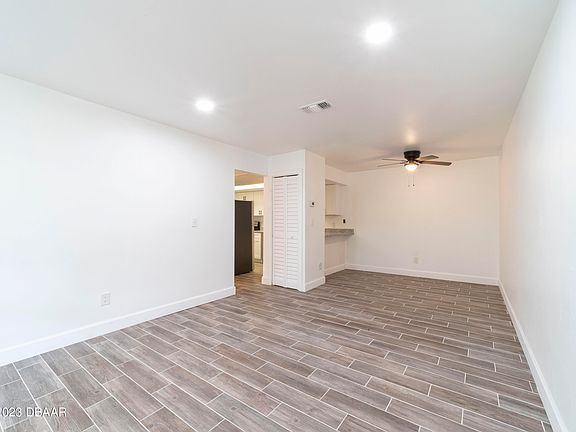 4th image of 526 Live Oak St #1050