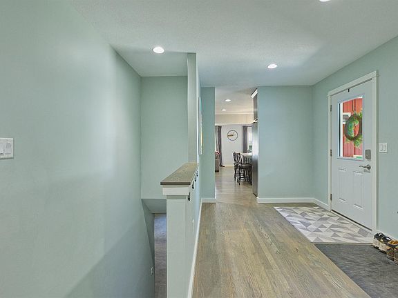 3rd image of 704 11th Ave