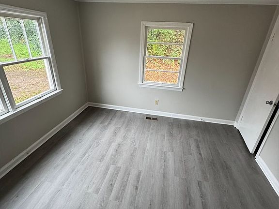 2nd image of 354 Poplar St #A