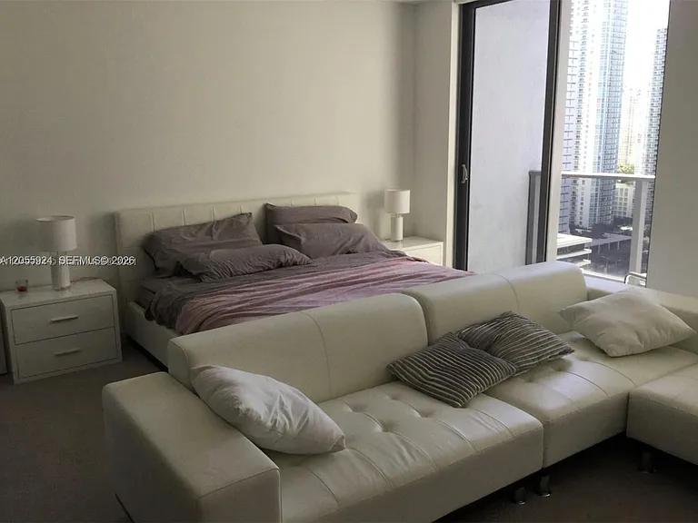 31 SE 6th St #2705 — Photo 3