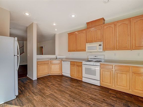 3rd image of 11141 Deluna St