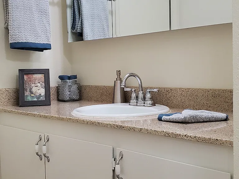 Live Oak Apartments — Photo 137