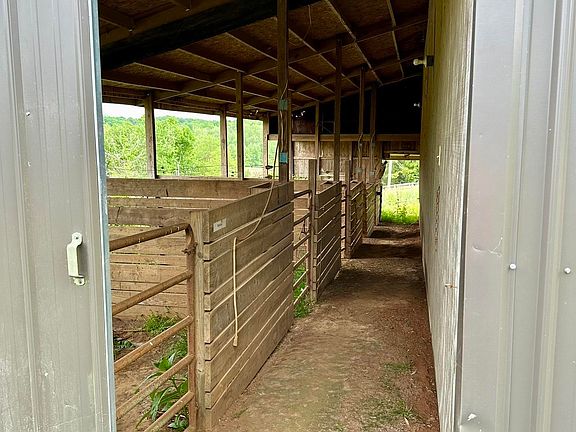 4th image of 293 Llama Farm Rd