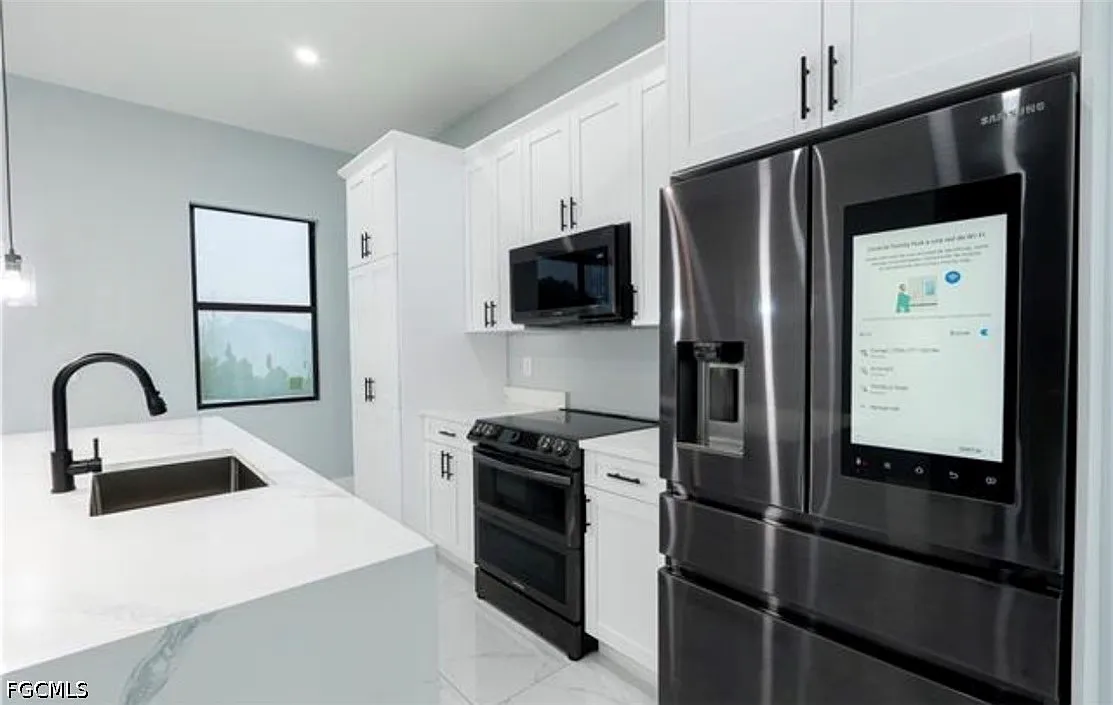 3 bed, 3.0 bath, 1057 sqft, $2,000 — Photo 2
