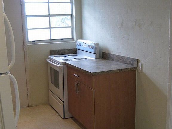 4th image of 1005 Meridian Ave APT 4