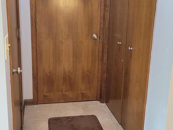 3rd image of 607 Gardenview Dr SW #131
