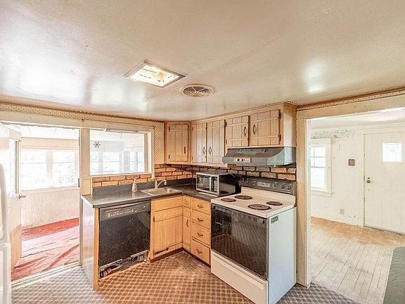 4th image of 803 E Lisbon ROAD