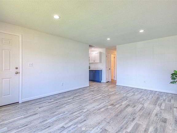 Kitchen to the left and 3 bedrooms to the right down the hall.>