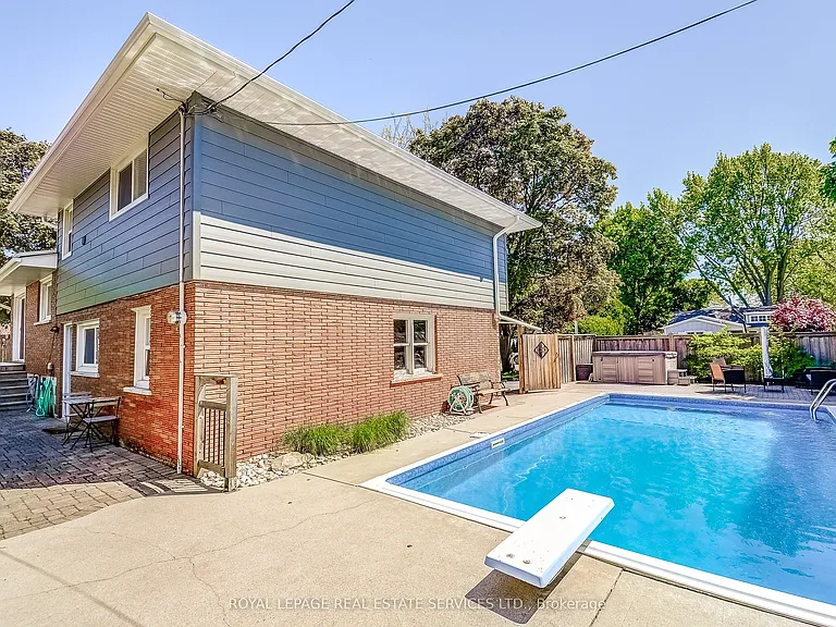 351 Strathcona Dr — Photo 43