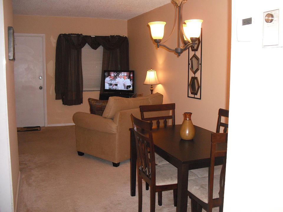 1st image of 52 Woodland Dr