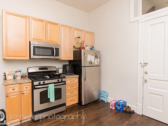 3rd image of 1629 N Burling St #622