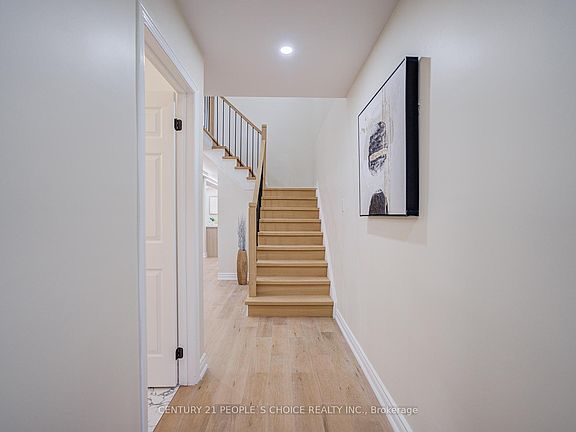 3rd image of 126 Summitcrest Dr