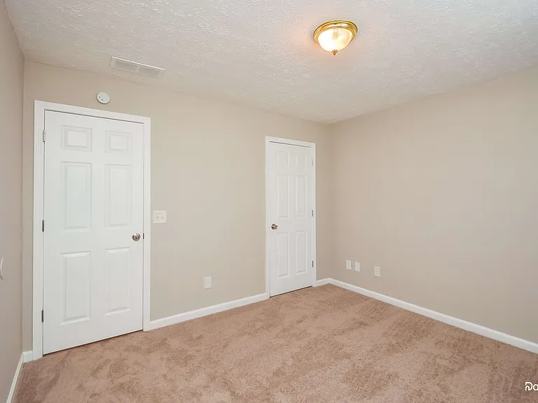 300 Claremont Dr — Photo 9