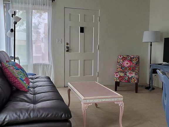 2nd image of 817 1/2 Island Ct #2