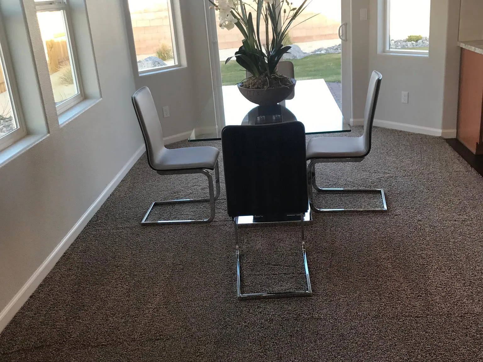 4 bed, 1827 sqft, $3,195 — Photo 3