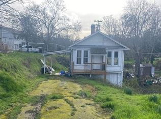 3135 Washington Ave, Victoria, BC V9A1P8