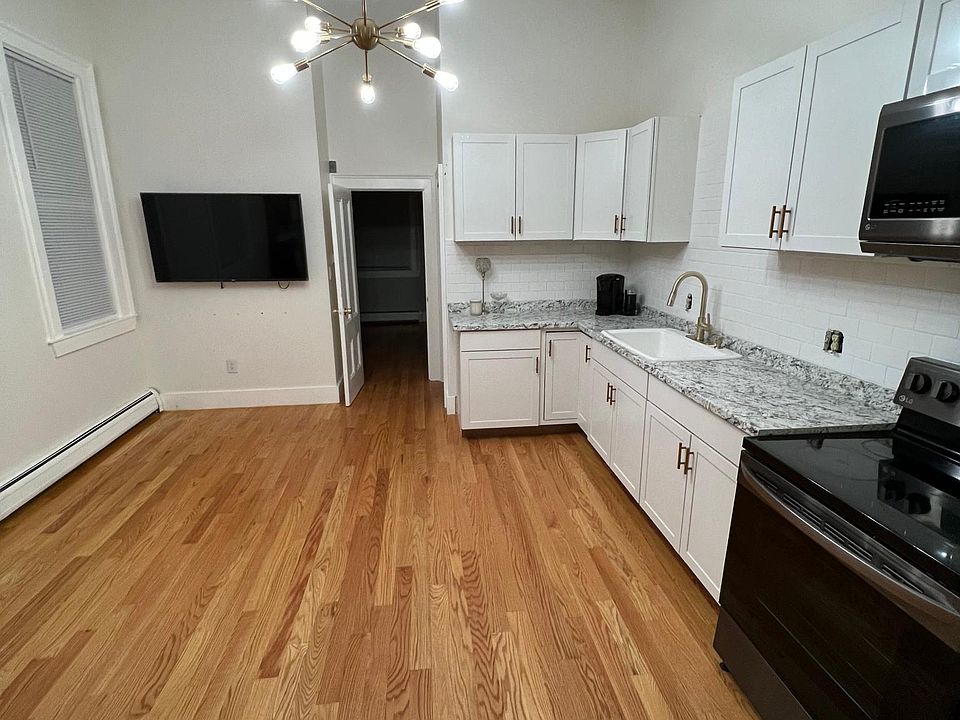 1st image of 71 Primrose St Suite 1