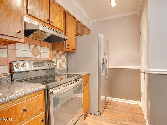 4th image of 5845 Garden Walk E