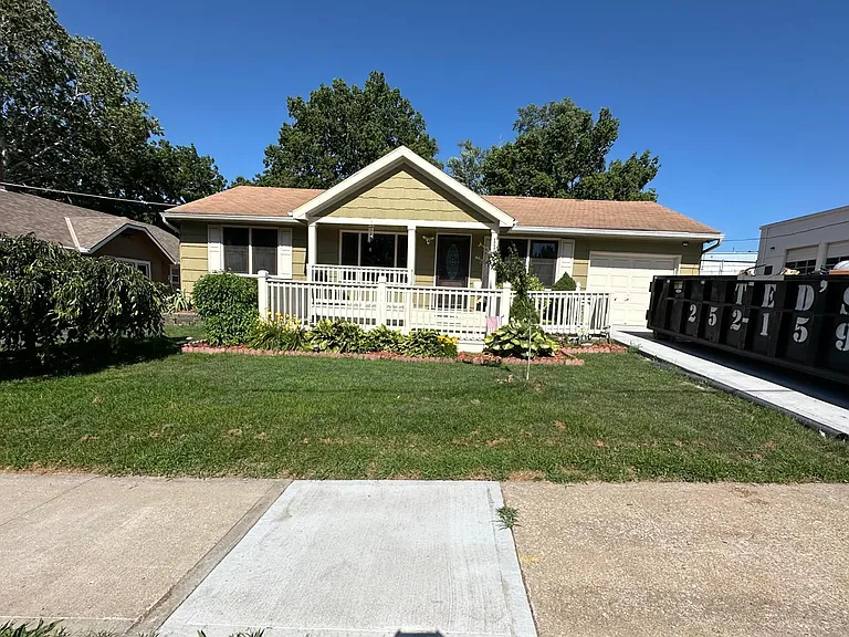 1115 S Cottage St — Photo 2