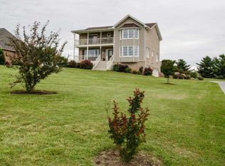 1953 Lakebrook Cir, Dandridge, TN 37725