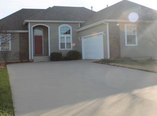 921 SE 44th Ter, Topeka, KS 66609