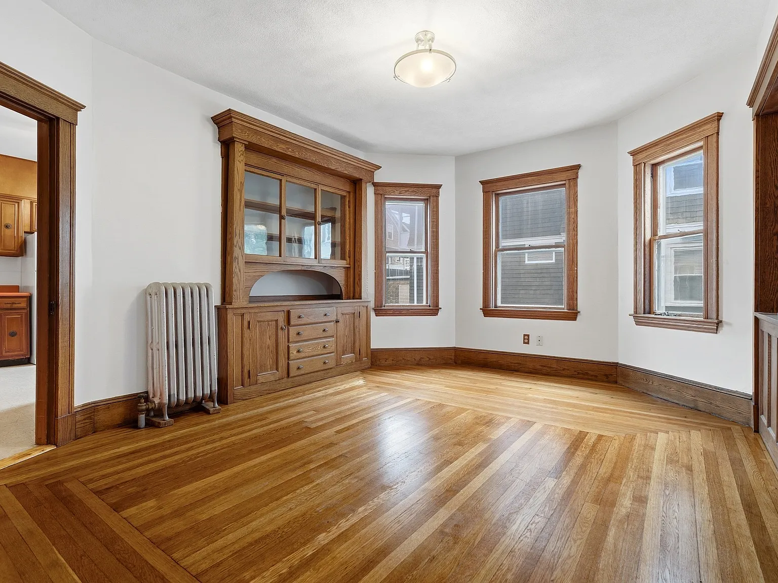 3 bed, 1.0 bath, 1227 sqft, $3,150 — Photo 2