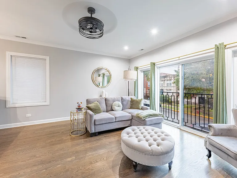 4634 S Langley Ave #2 — Photo 4