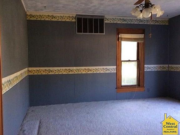 4th image of 706 Fir St