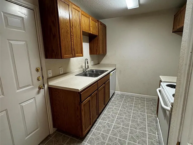 8613 Talyne Chaise Cir #B — Photo 5