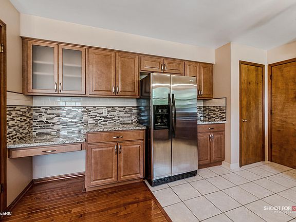5th image of 4920 Brookdale Dr
