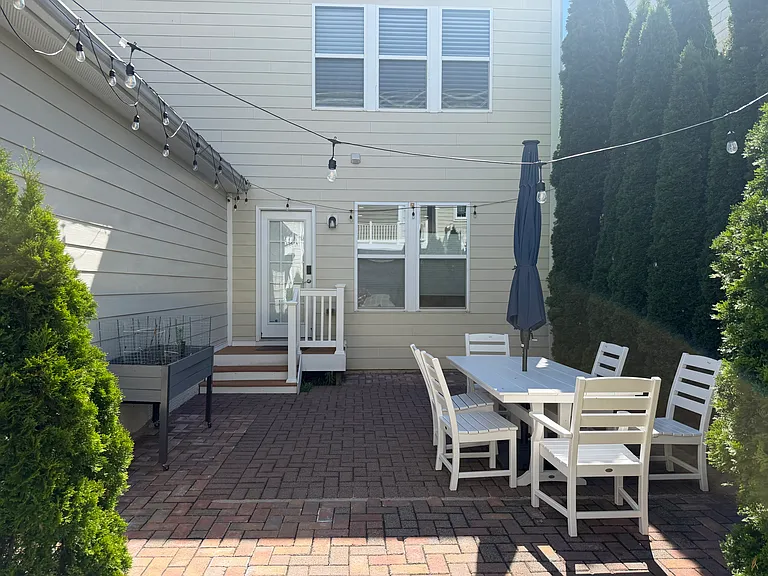 11514 Amherst Ave — Photo 34