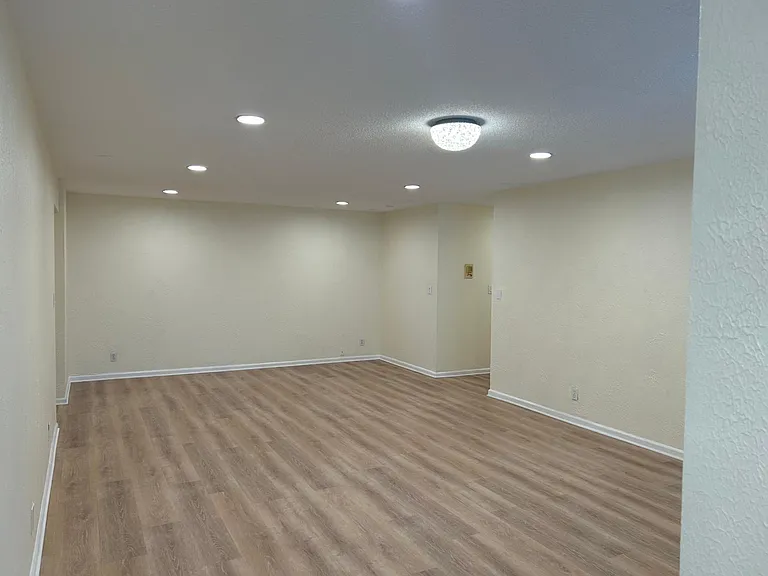 1 Strawberry Hill Ave #1E — Photo 12