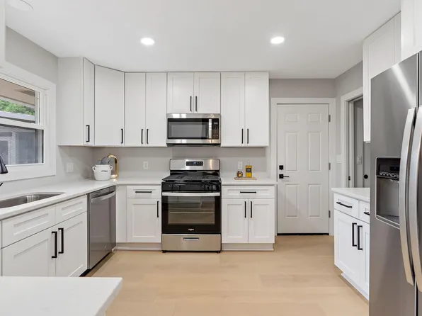 3130 Upper 71st St E, Inver Grove Heights, MN 55076