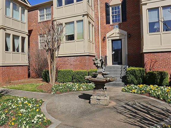 3rd image of 115 Peachtree Memorial Dr NW APT B3