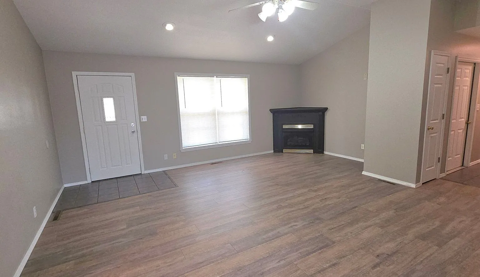 Republic Schools! 3 Bedrooms! 2 Baths! $1495 — Photo 4
