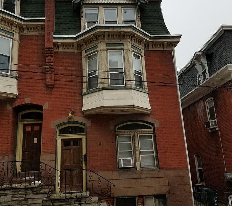 1st image of 219 Green Ln #221