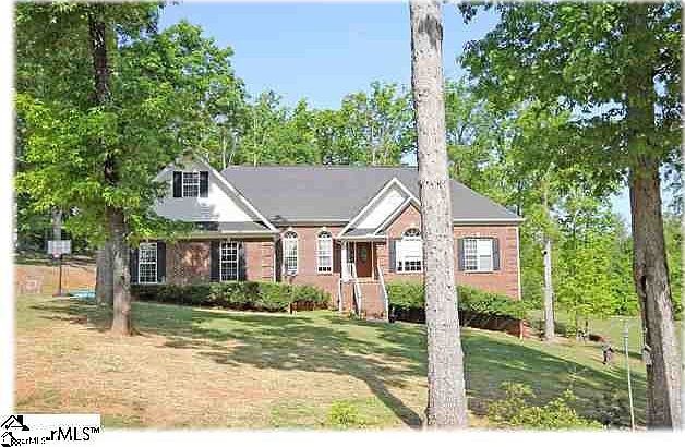 1st image of 215 Pine Dr