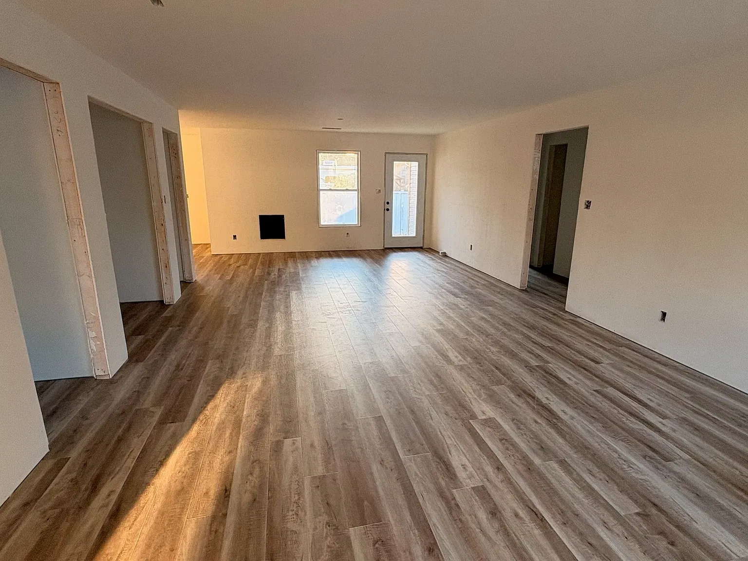 3 bed, 1500 sqft, $1,600 — Photo 3