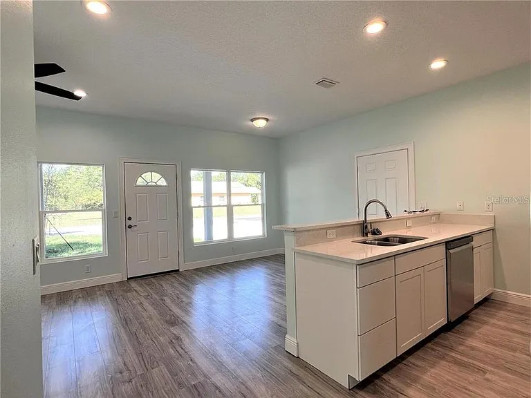 1418 N Orange St — Photo 7