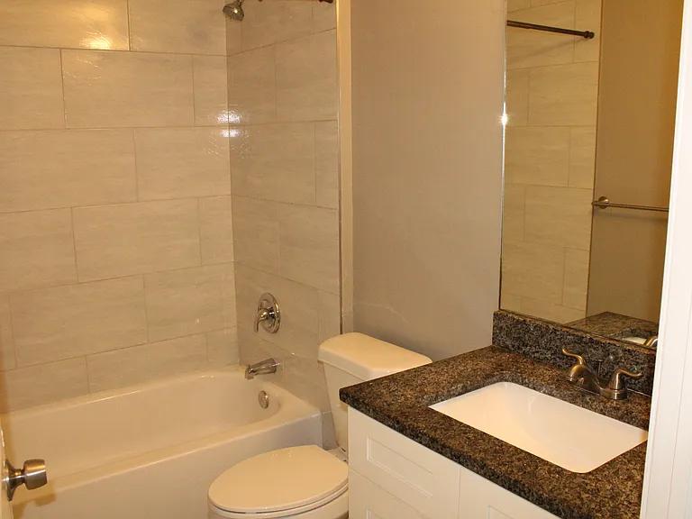 1110 SW 47th Ter #204 — Photo 9