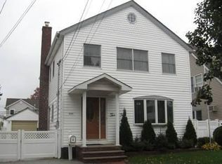 204 Campbell Ave, Williston Park, NY 11596