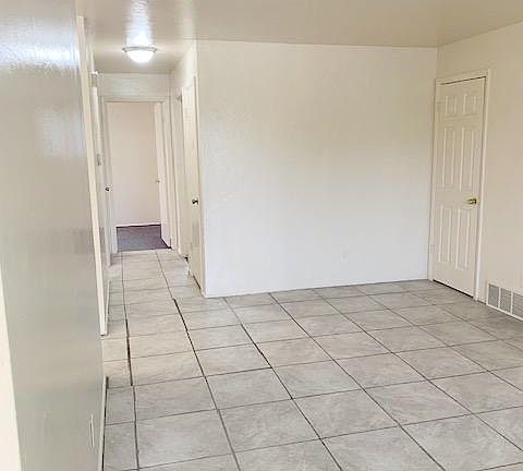 2nd image of 2530 S Lake Crest Dr