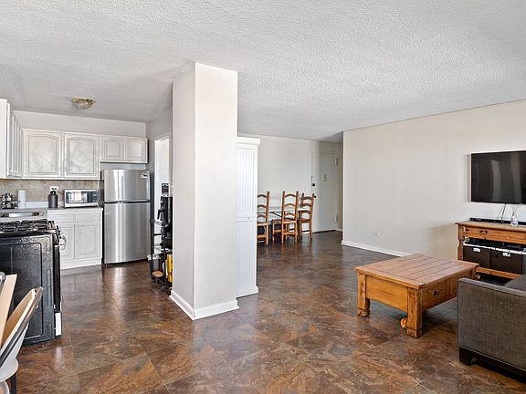 3rd image of 2550 Olinville Ave APT 9G